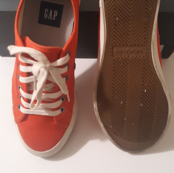 Red Seavees by Gap - Picture 2 of 3